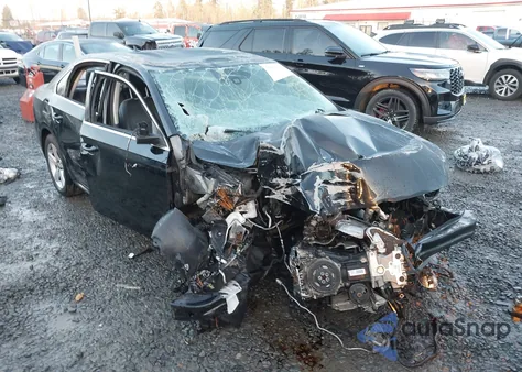 2013 Volkswagen Passat 2.5L Se z USA, uszkodzony, nr VIN 1VWBP7A34DC066400